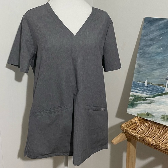 FIGS Medical Scrubs Women's Casma Three-Pocket Scrub Top Sz M Gray - Picture 9 of 16